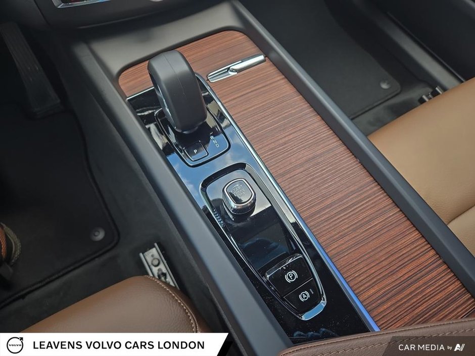 2025 Volvo XC60 PLUS DARK THEME-17