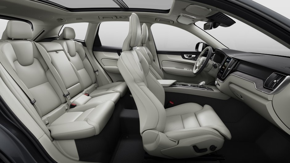 2025 Volvo XC60 ULTRA DARK THEME-10
