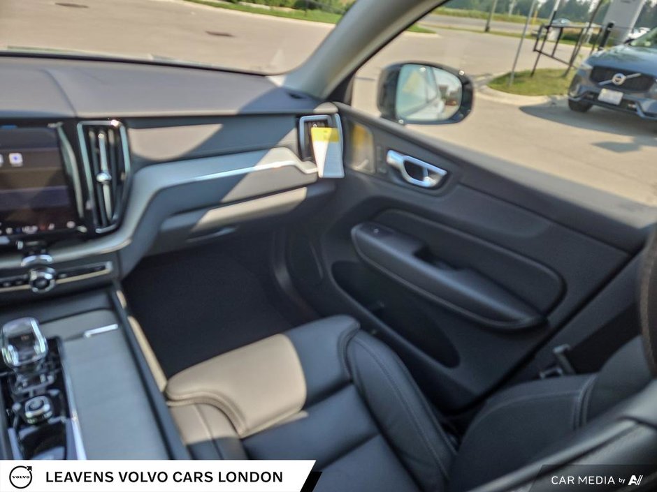 2025 Volvo XC60 ULTRA DARK THEME-24