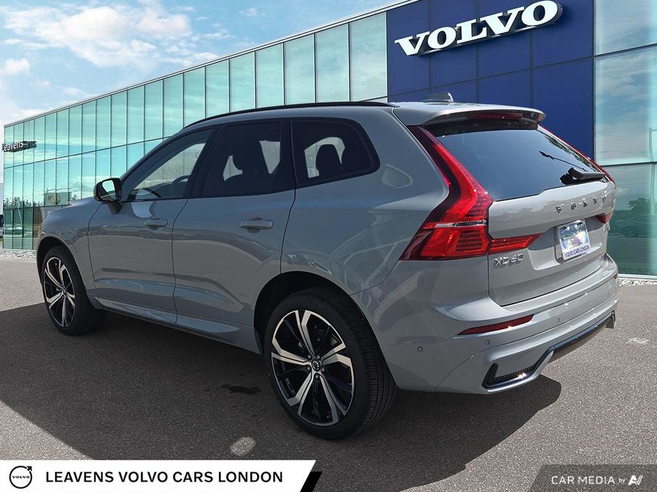 2025 Volvo XC60 ULTRA DARK THEME-3