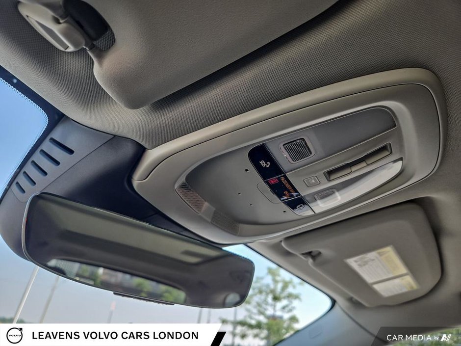 2025 Volvo XC60 ULTRA DARK THEME-20