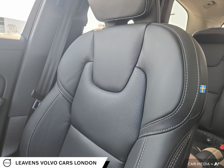 2025 Volvo XC60 ULTRA DARK THEME-19