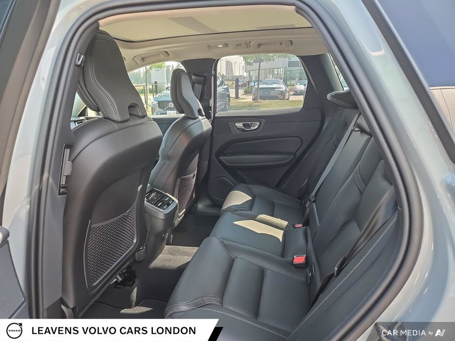 2025 Volvo XC60 ULTRA DARK THEME-22