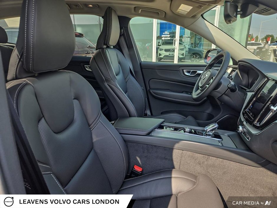 2025 Volvo XC60 ULTRA DARK THEME-21