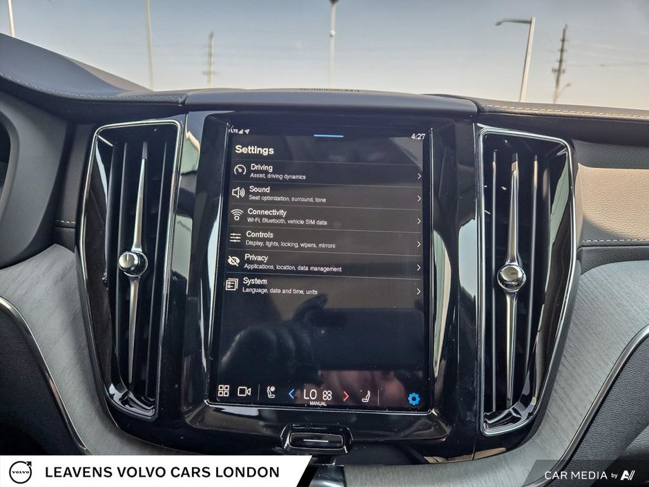 2025 Volvo XC60 ULTRA DARK THEME-27