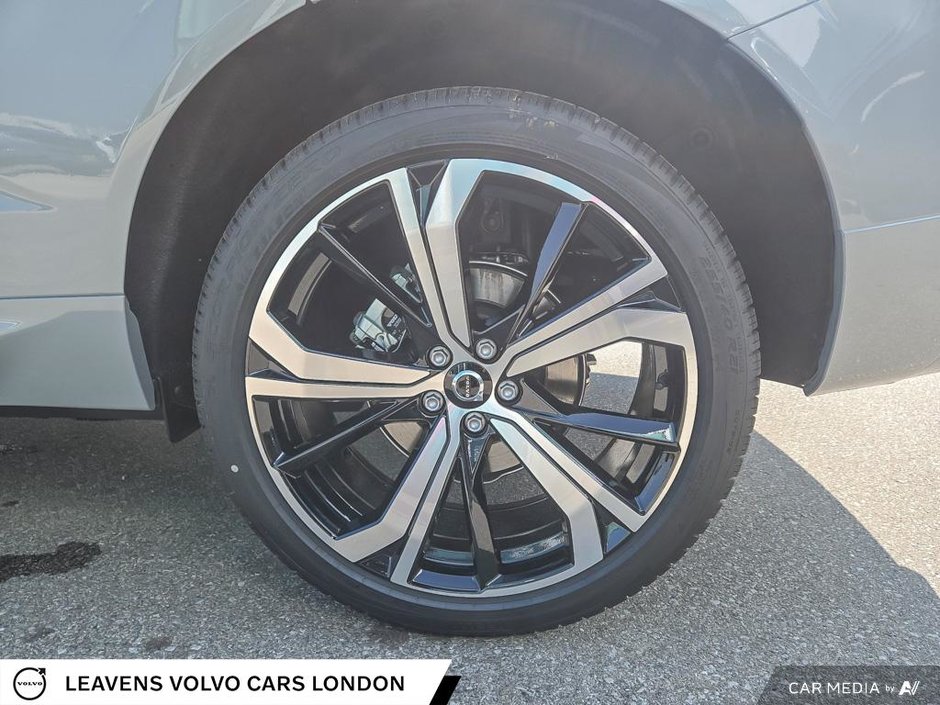 2025 Volvo XC60 ULTRA DARK THEME-5