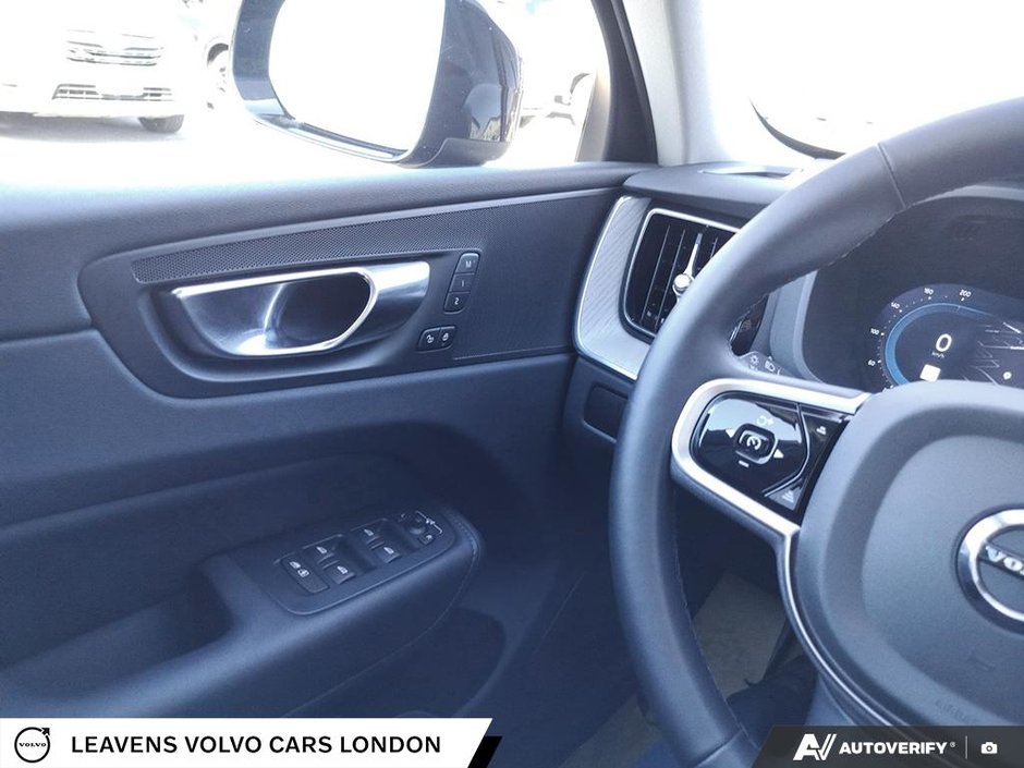 2025 Volvo XC60 PLUS DARK THEME-16