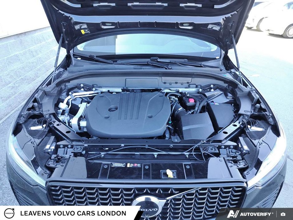 2025 Volvo XC60 PLUS DARK THEME-9