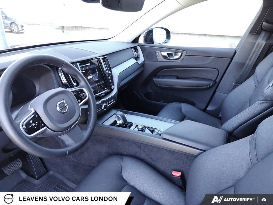 2025 Volvo XC60 PLUS DARK THEME-12