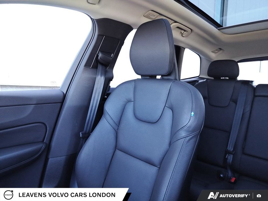 2025 Volvo XC60 PLUS DARK THEME-19