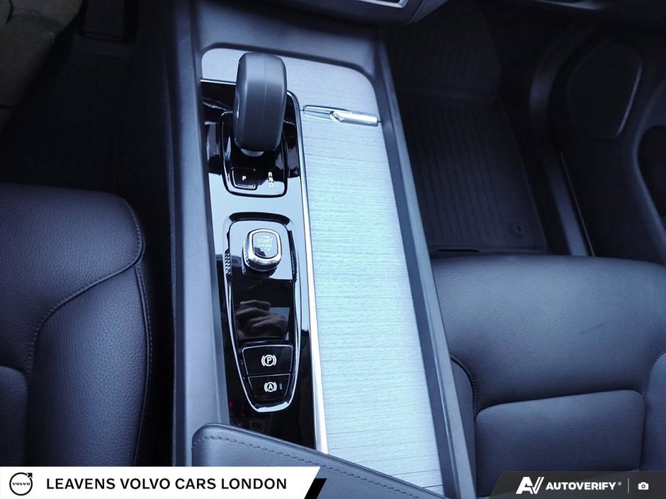 2025 Volvo XC60 PLUS DARK THEME-17