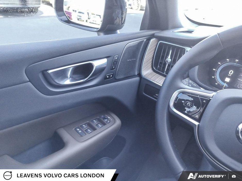 2025 Volvo XC60 ULTRA DARK THEME-16