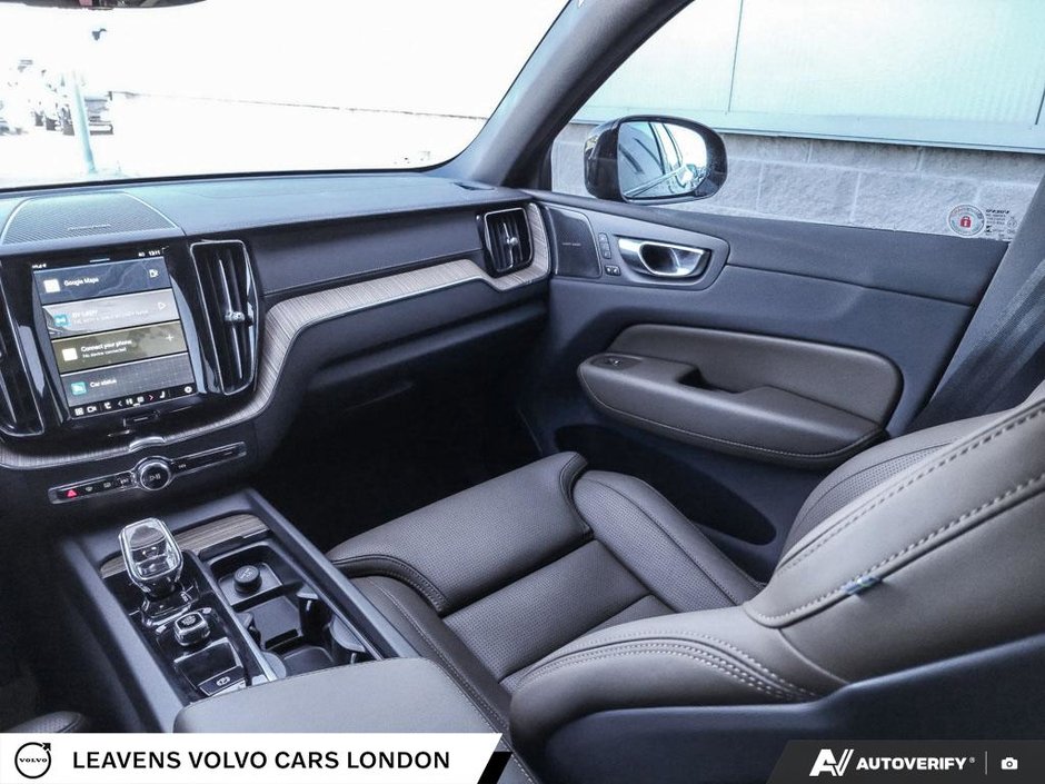 2025 Volvo XC60 ULTRA DARK THEME-24