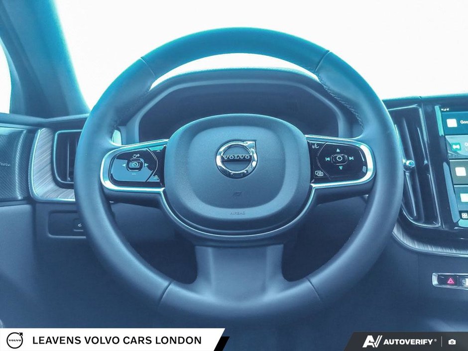 2025 Volvo XC60 ULTRA DARK THEME-13