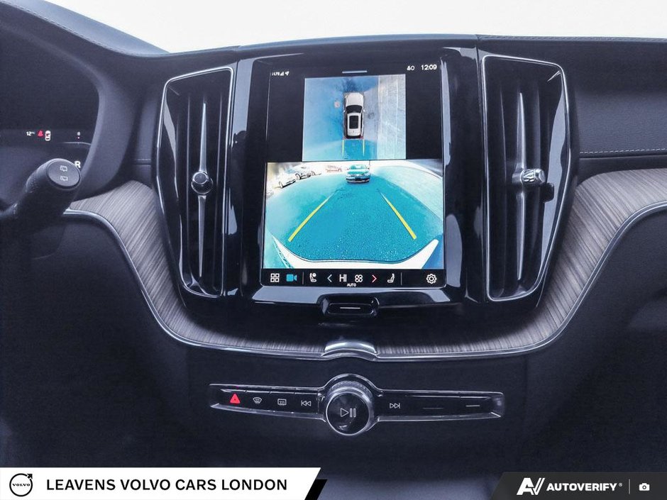 2025 Volvo XC60 ULTRA DARK THEME-18