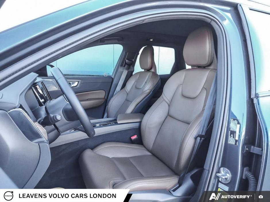 2025 Volvo XC60 ULTRA DARK THEME-25