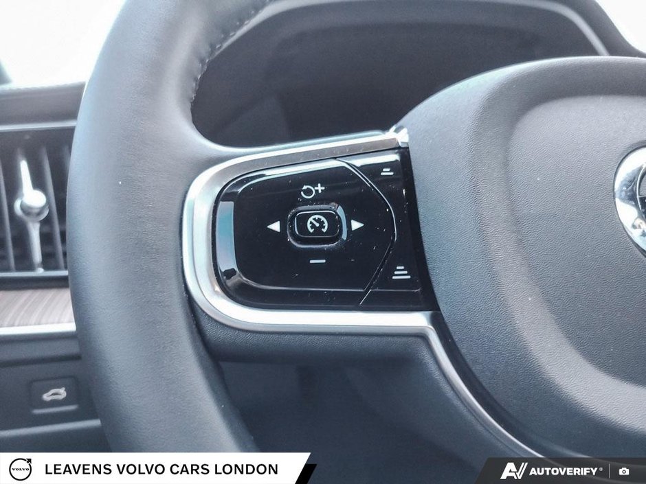 2025 Volvo XC60 ULTRA DARK THEME-29