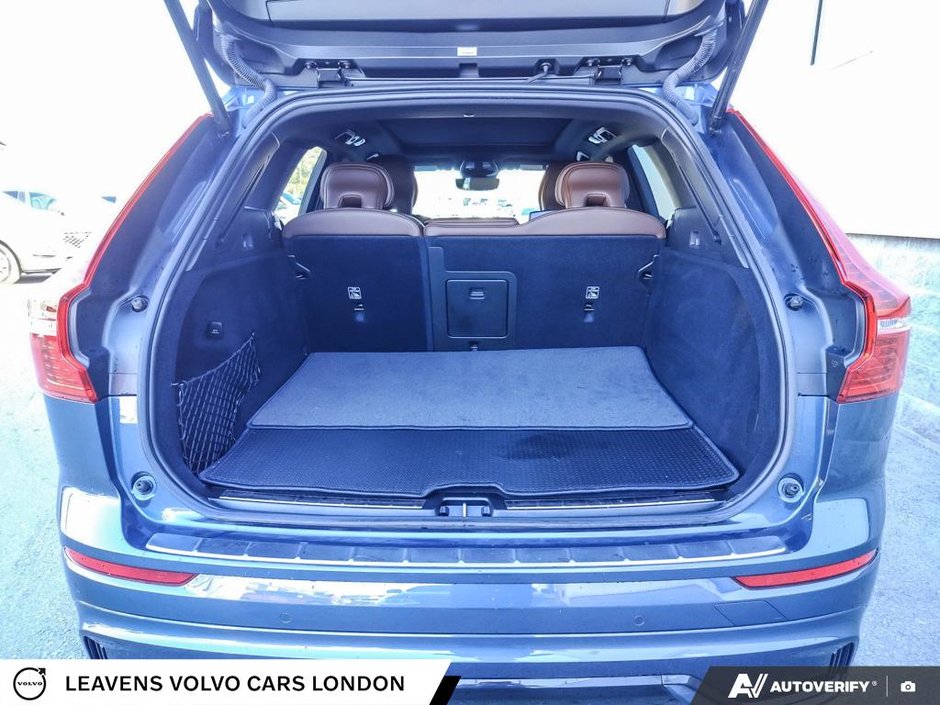 2025 Volvo XC60 ULTRA DARK THEME-11