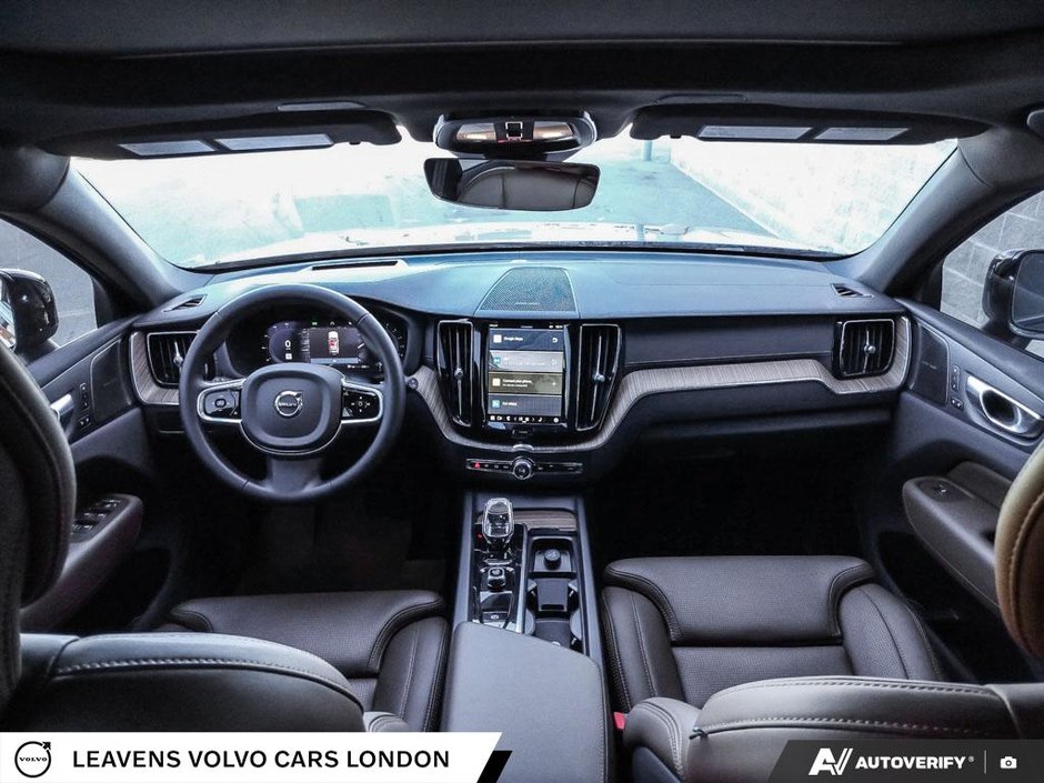 2025 Volvo XC60 ULTRA DARK THEME-23