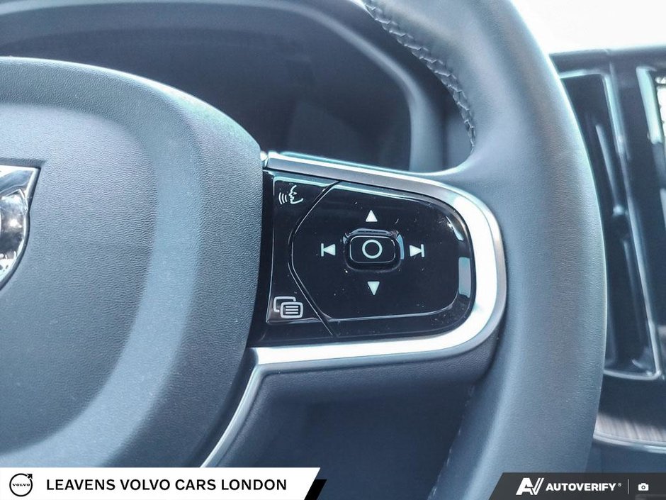 2025 Volvo XC60 ULTRA DARK THEME-15