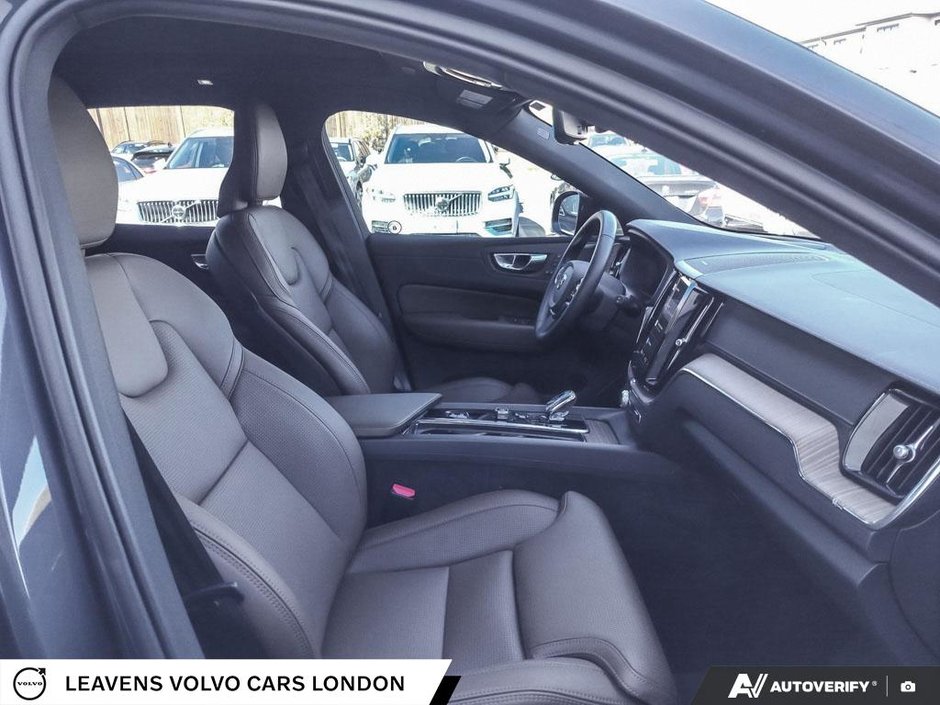 2025 Volvo XC60 ULTRA DARK THEME-21