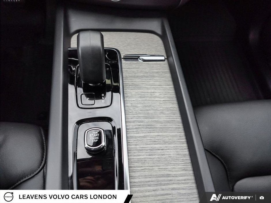 2025 Volvo XC60 PLUS DARK THEME-17