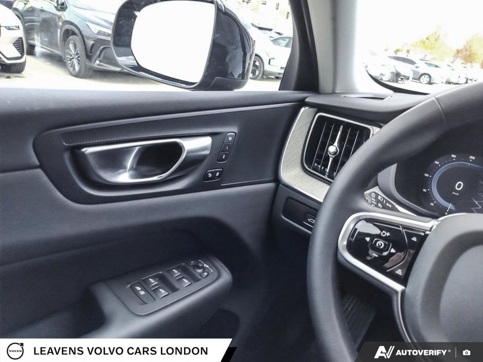 2025 Volvo XC60 PLUS DARK THEME-16