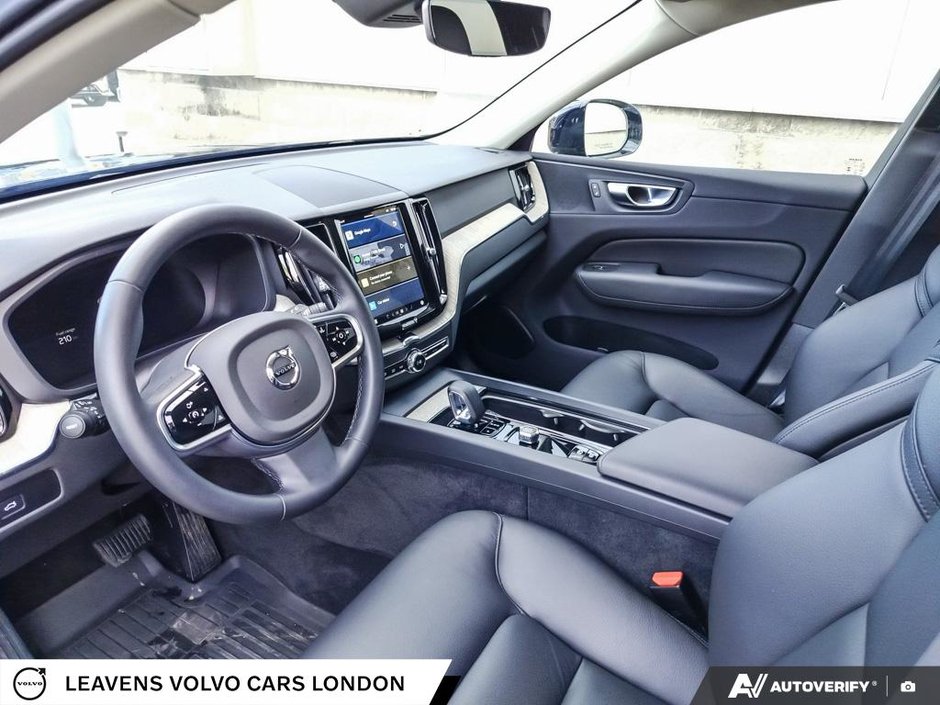 2025 Volvo XC60 PLUS DARK THEME-12