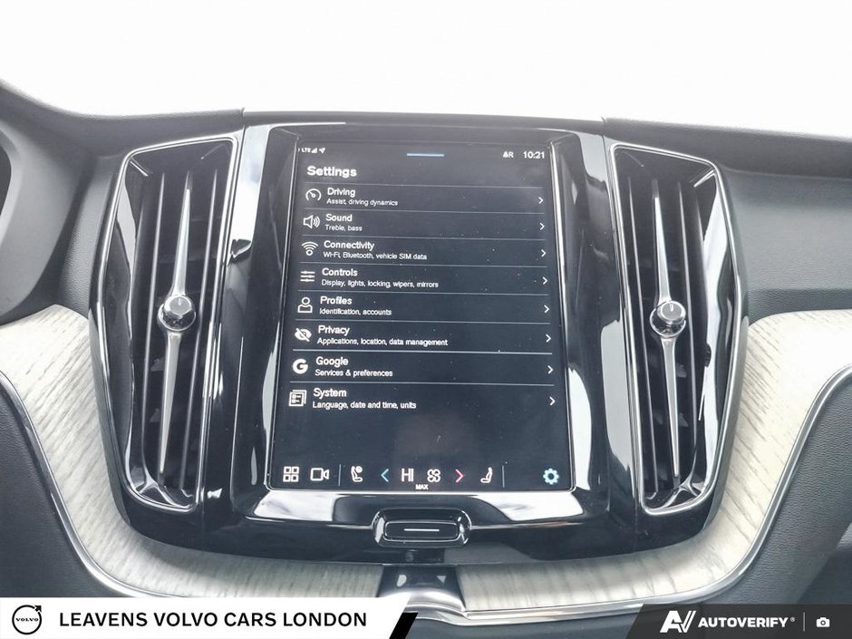 2025 Volvo XC60 PLUS DARK THEME-27