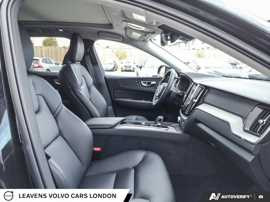 2025 Volvo XC60 PLUS DARK THEME-21