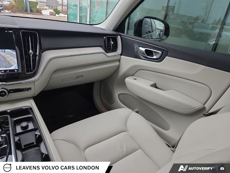 2025 Volvo XC60 PLUS DARK THEME-24