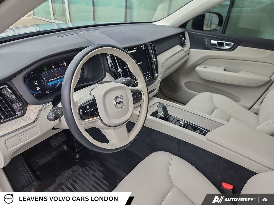 2025 Volvo XC60 PLUS DARK THEME-12