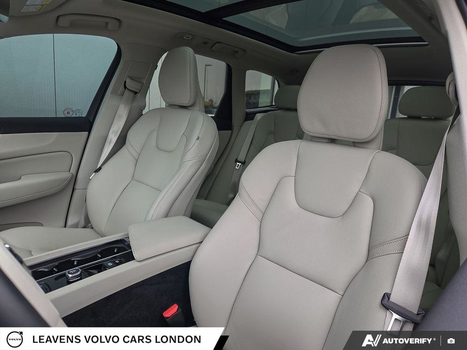 2025 Volvo XC60 PLUS DARK THEME-26