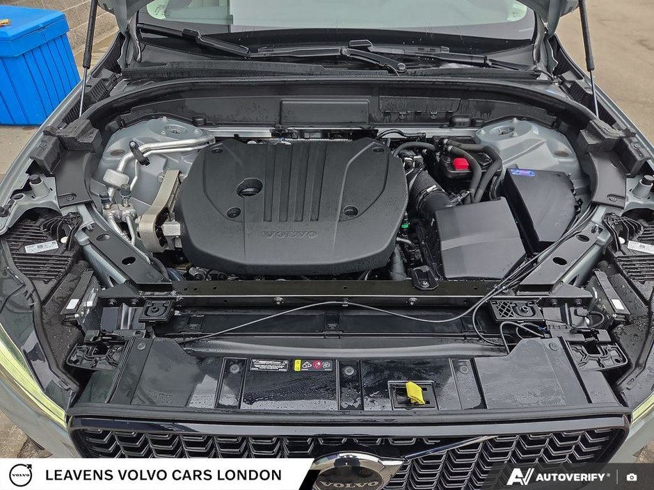 2025 Volvo XC60 PLUS DARK THEME-9