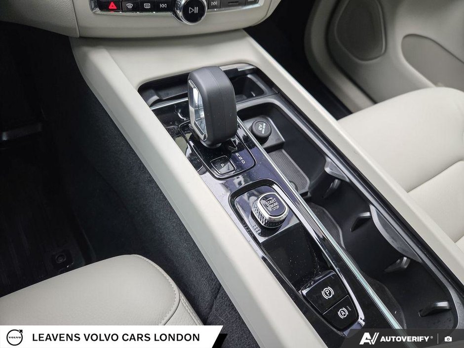 2025 Volvo XC60 PLUS DARK THEME-17