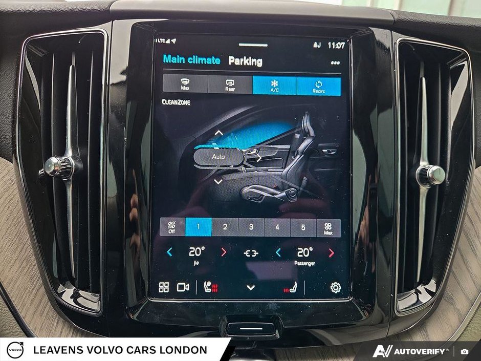 2025 Volvo XC60 PLUS DARK THEME-29