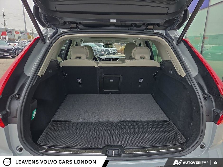 2025 Volvo XC60 PLUS DARK THEME-11