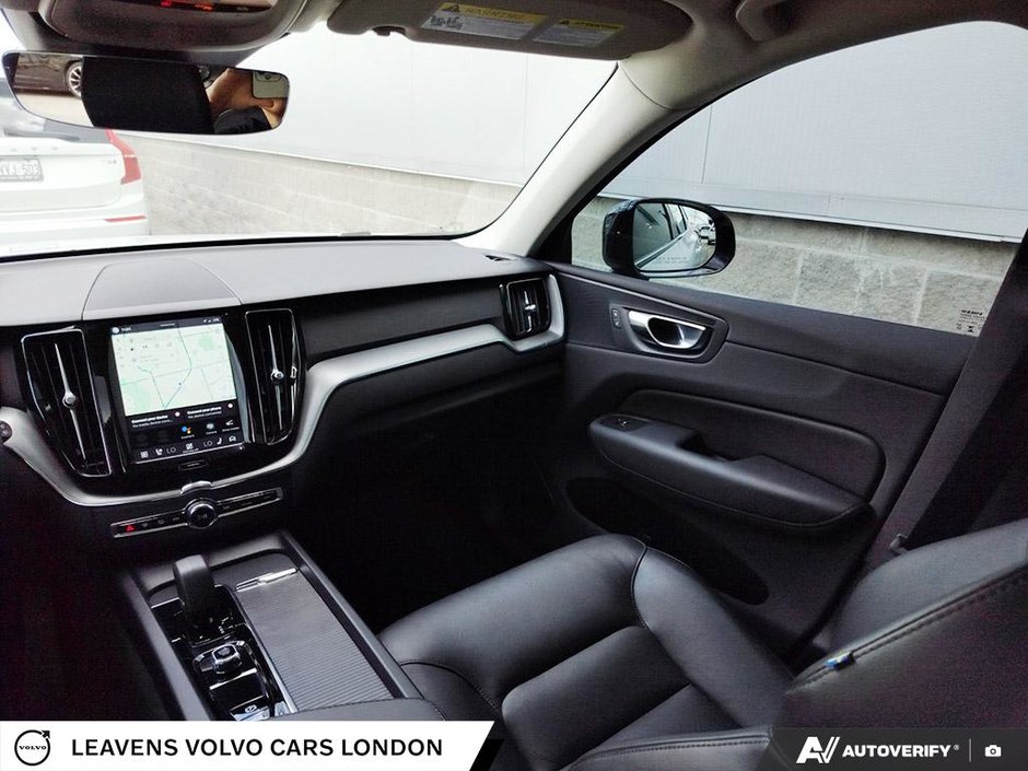 2025 Volvo XC60 CORE DARK THEME-24