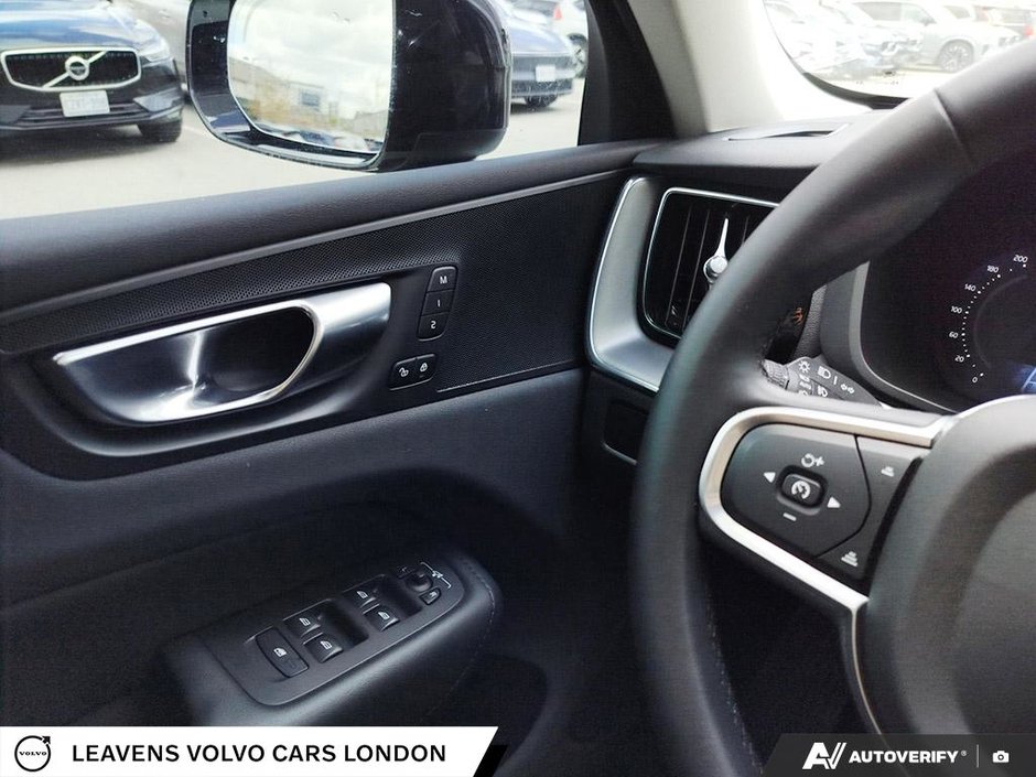 2025 Volvo XC60 CORE DARK THEME-16