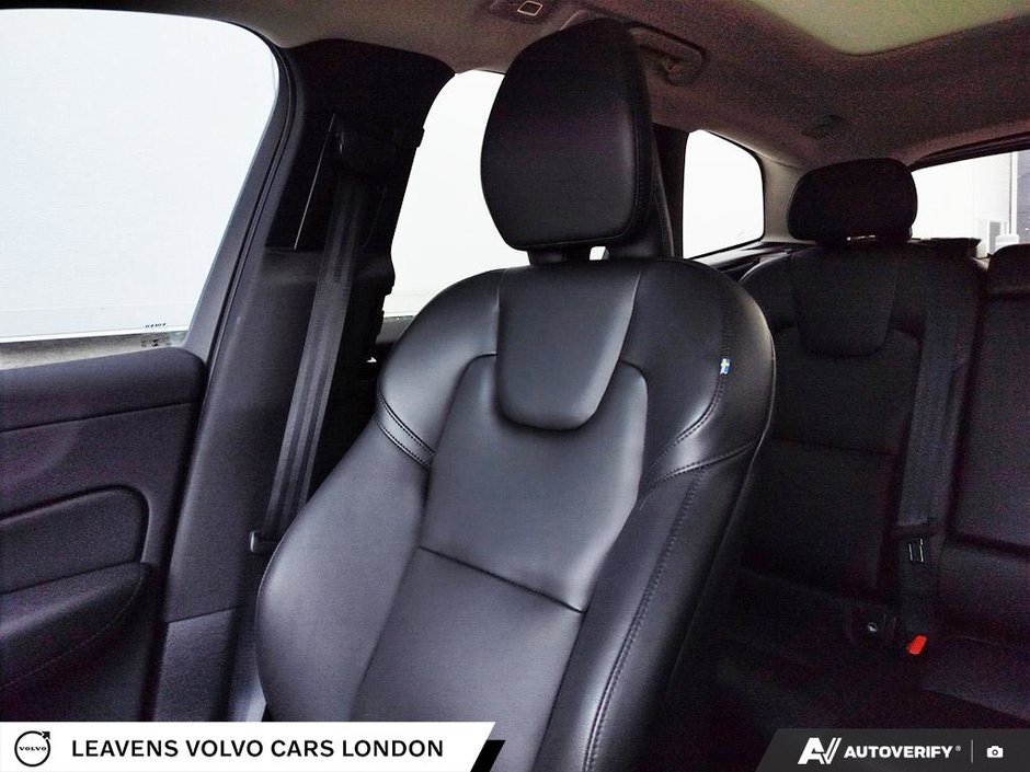 2025 Volvo XC60 CORE DARK THEME-19
