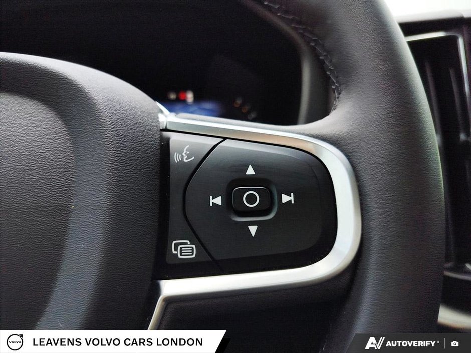 2025 Volvo XC60 CORE DARK THEME-15