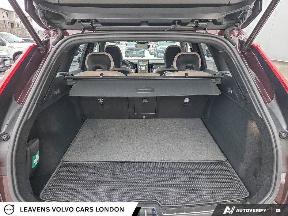 2026 Volvo XC60 PLUS DARK THEME-11