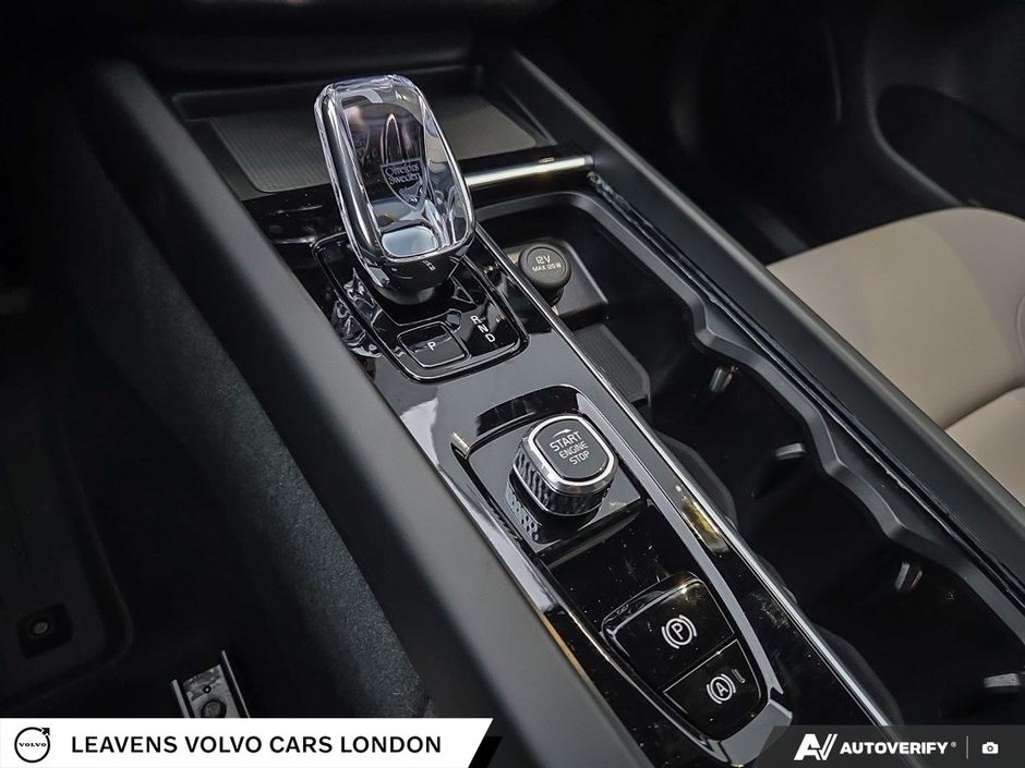 2026 Volvo XC60 PLUS DARK THEME-17