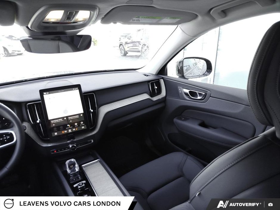 2026 Volvo XC60 PLUS DARK THEME-28