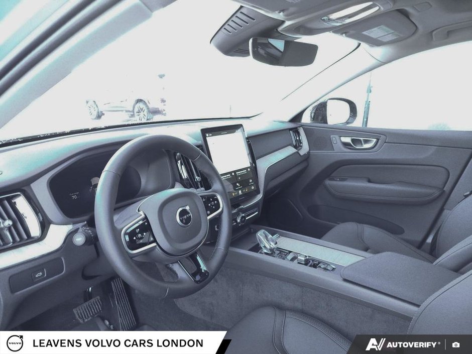 2026 Volvo XC60 PLUS DARK THEME-12