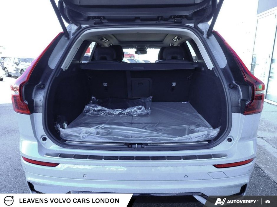 2026 Volvo XC60 PLUS DARK THEME-11