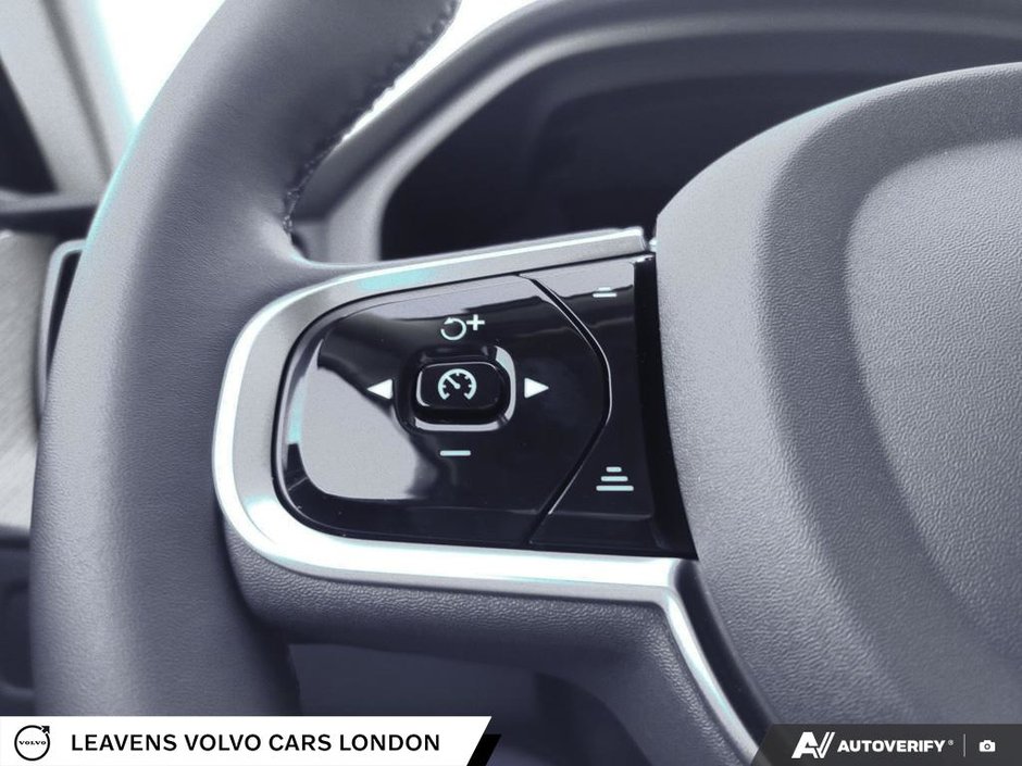 2026 Volvo XC60 PLUS DARK THEME-13