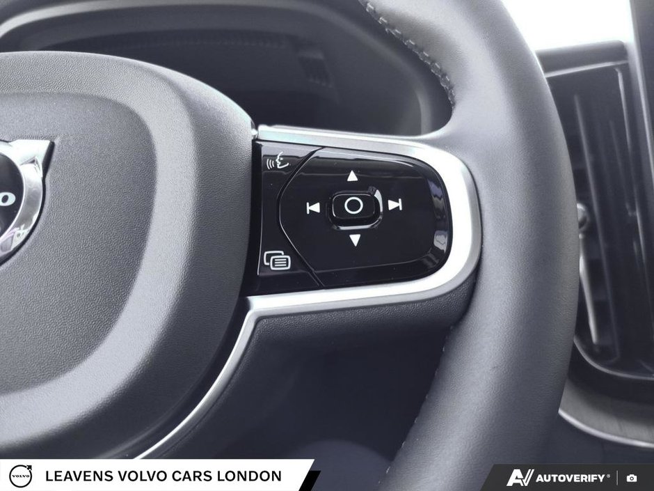 2026 Volvo XC60 PLUS DARK THEME-17