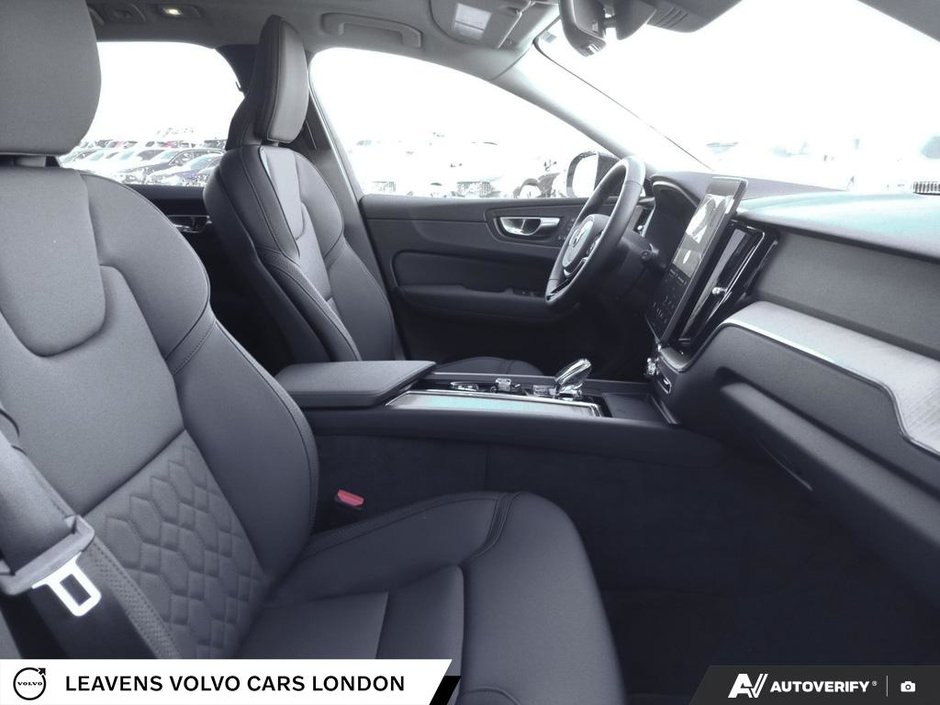 2026 Volvo XC60 PLUS DARK THEME-25