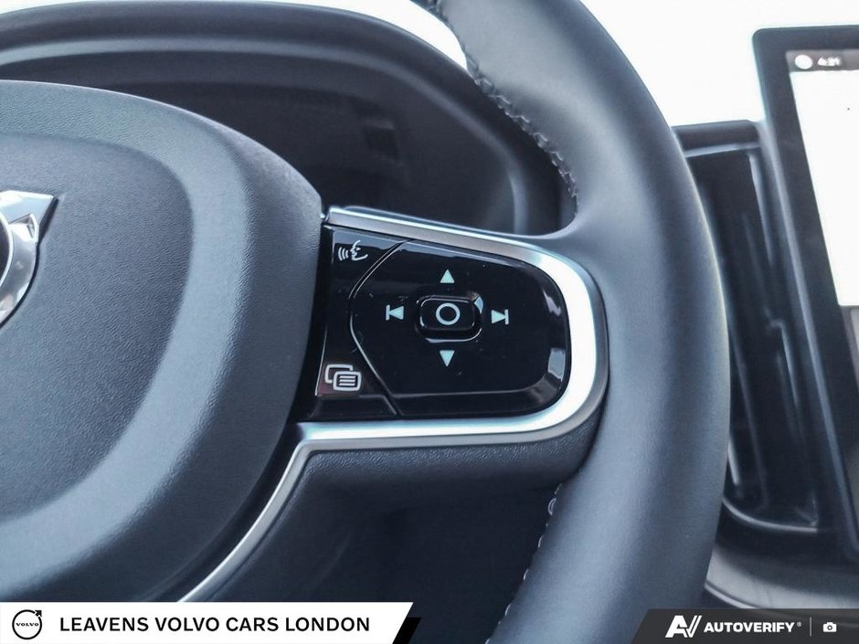 2026 Volvo XC60 PLUS DARK THEME-15